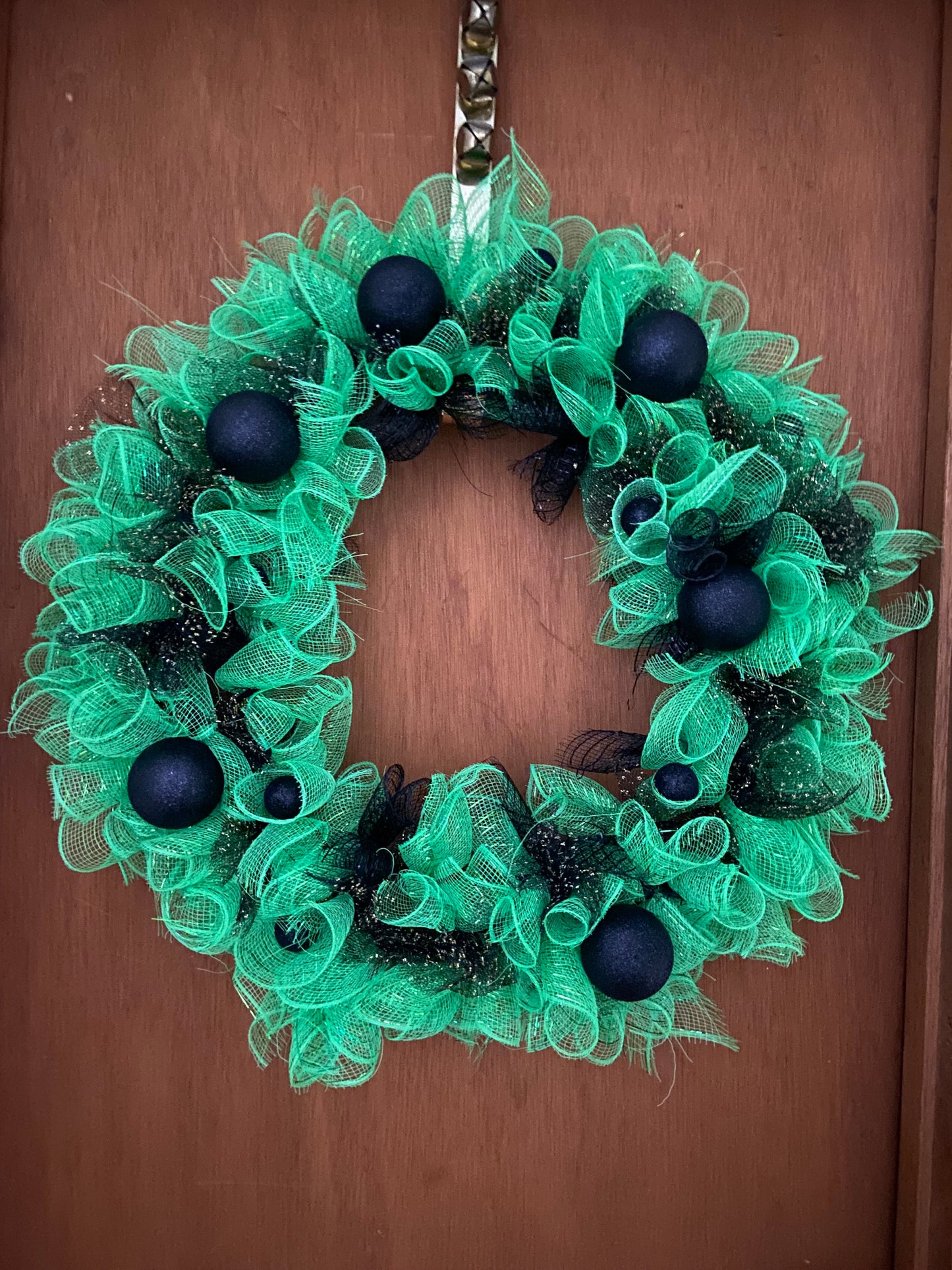 wreath green and black
